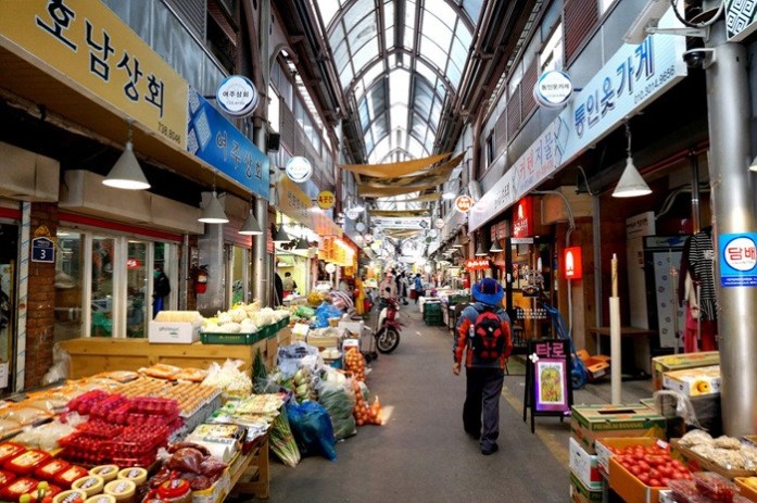 Tongin Market grocery stores in korea